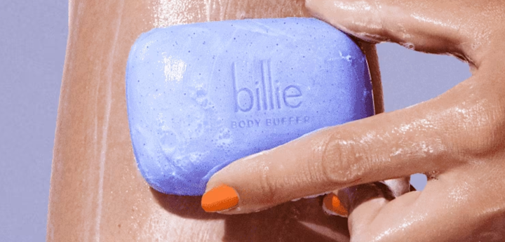 A hand using Billie Body Buffer on a leg