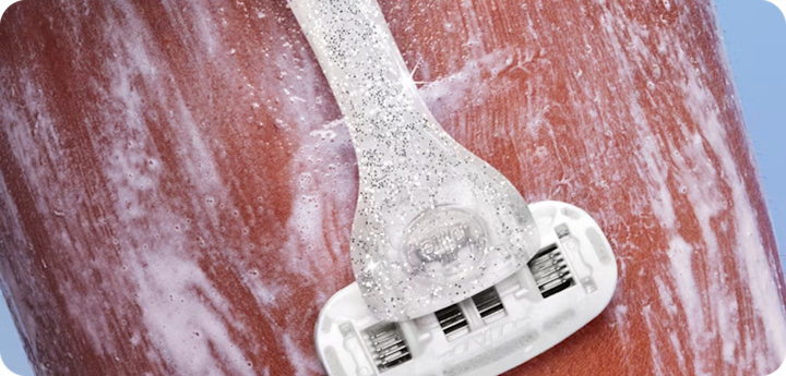 razor shaving leg with cream
